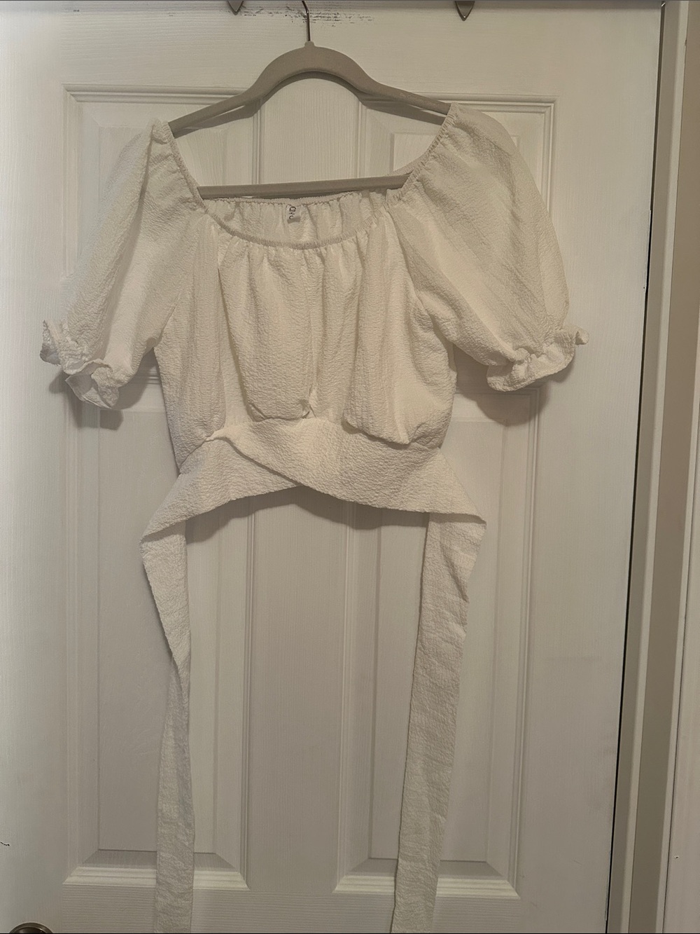 Cream Puff-Sleeve Tie-Back Crop Top